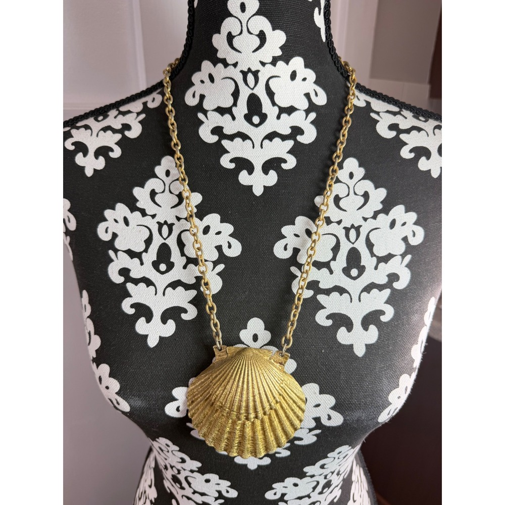 Estee Lauder Azuree Seashell Solid Perfume Pendant Necklace Gold Tone Vintage‎